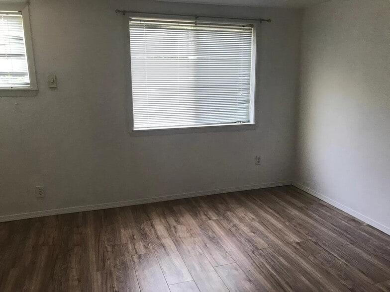 Master bedroom - 1816 N 145th St