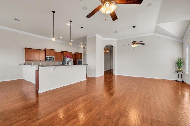 Building Photo - 833 TUSCAN Rd