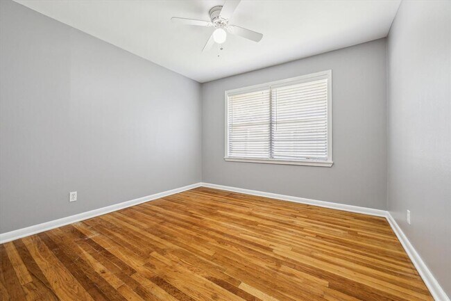 Building Photo - 10622 Oasis Dr