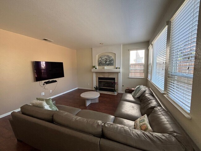 Building Photo - 9829 Waterfowl Dr
