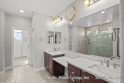Building Photo - 285 Bear Creek Dr