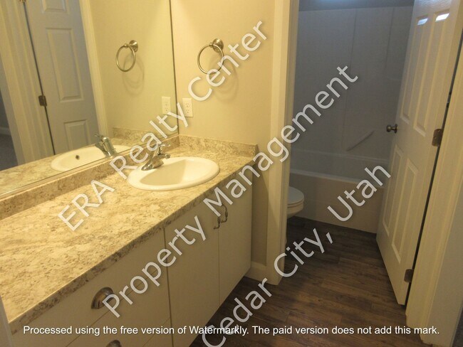 Building Photo - ** Move-in Discount ** 3 bed 2.5 bath - Newer townhome in the heart of Cedar City