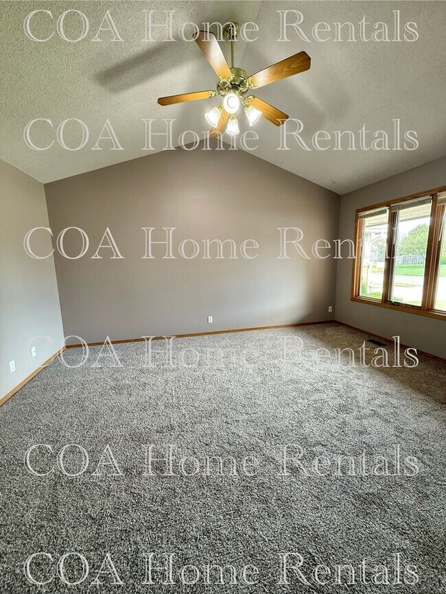 Building Photo - Meadow Park