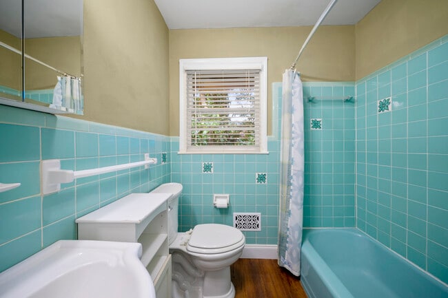Building Photo - 253 Valley Ridge Dr