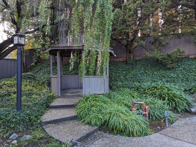 Building Photo - 6525 Idlewild Ct
