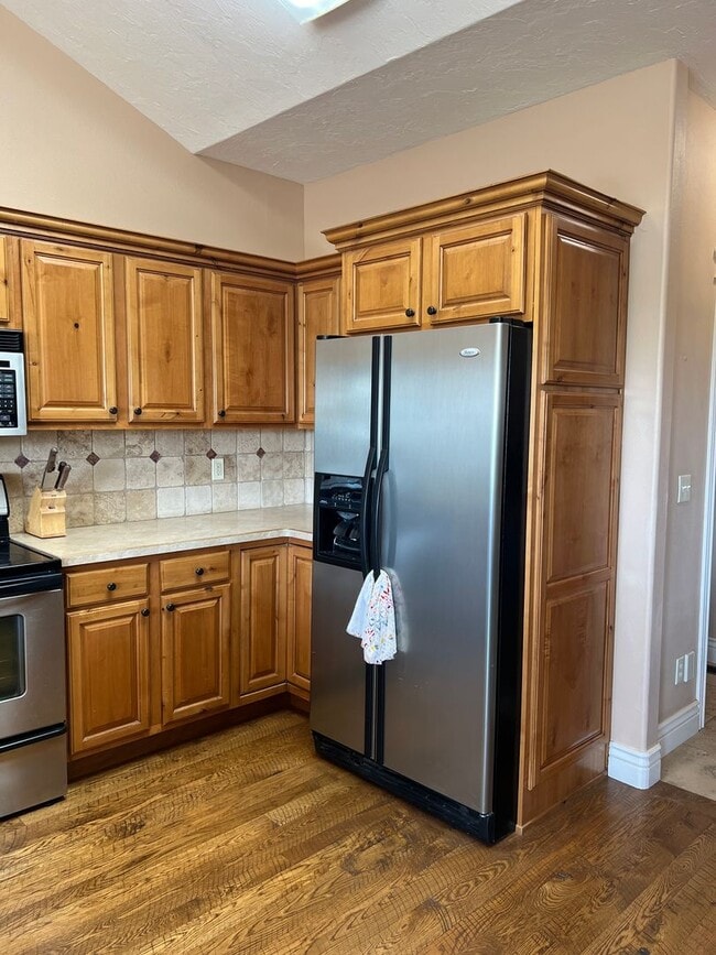 Building Photo - **$100 OFF FIRST MONTHS RENT IF A LEASE IS...