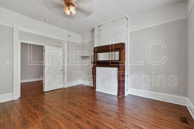 Building Photo - 1347 S Floyd St