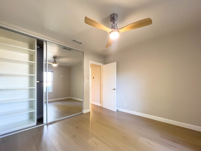 Building Photo - 15424 Camarillo St