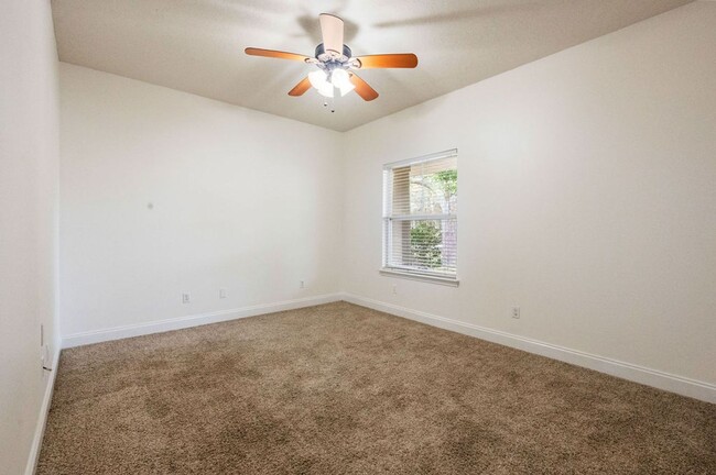 Building Photo - Sprawling 4-BR Niceville Rental with Gourmet Kitchen & 2-Car Garage!