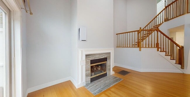 Building Photo - 8 Knollwood Ct