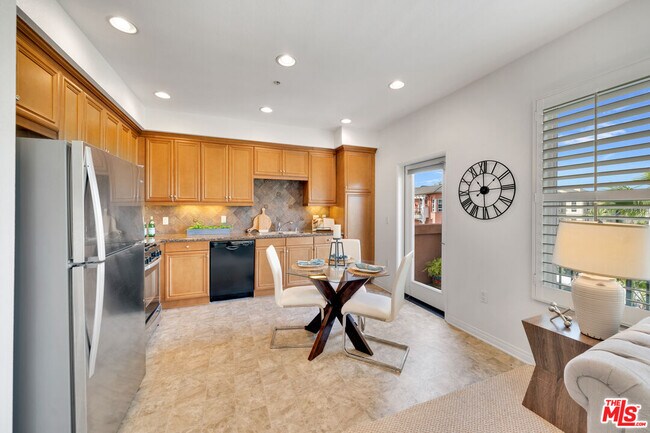 Building Photo - 6020 S Seabluff Dr