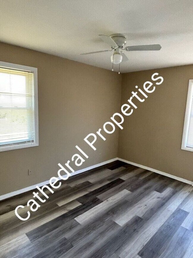 Building Photo - Charming Single Family House