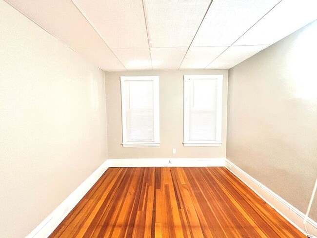 Building Photo - 19 Ellen Ave