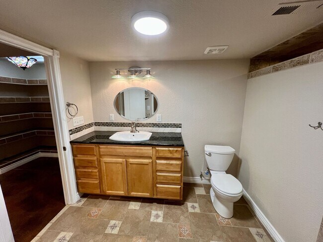 Building Photo - 5807 Zinfandel St