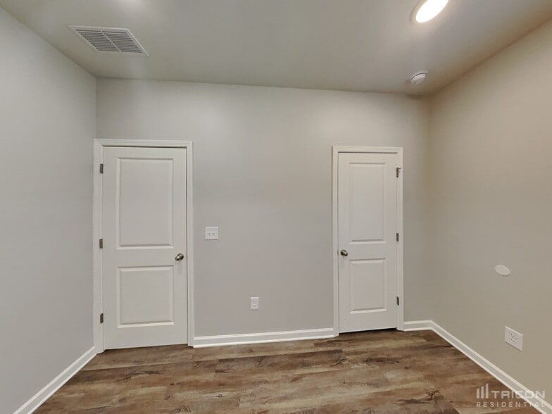 Building Photo - 131 Meriwether Ln