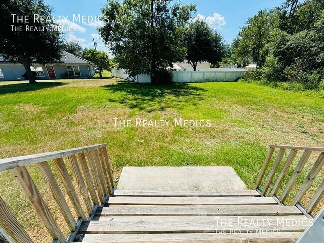 Building Photo - 1417 Swan Ct