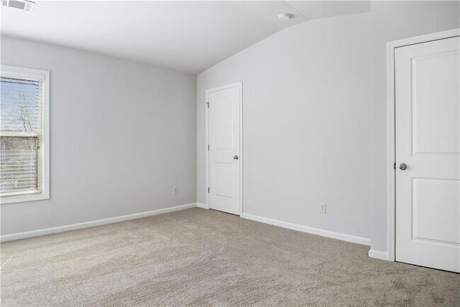 Building Photo - 5090 Breezewood Cir