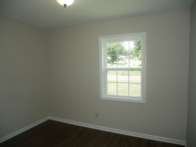 Building Photo - 2011 Coral Hills Dr