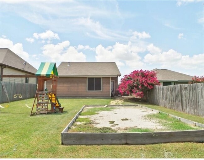 Building Photo - 2711 Silver Oak Dr