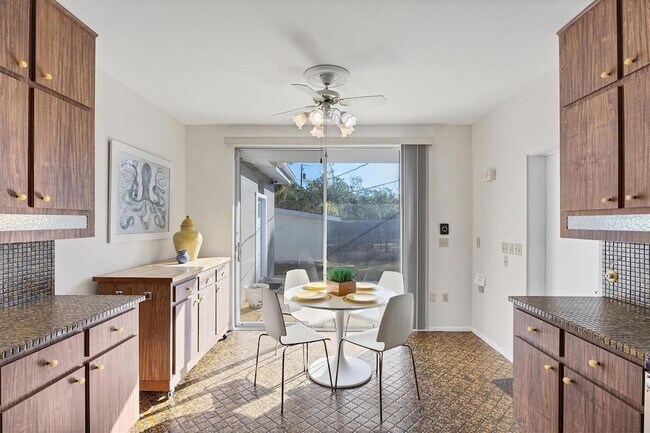 Building Photo - 2605 Desoto Rd