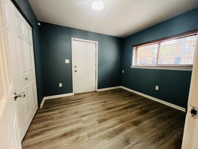 Building Photo - 1002 Timber Creek Dr