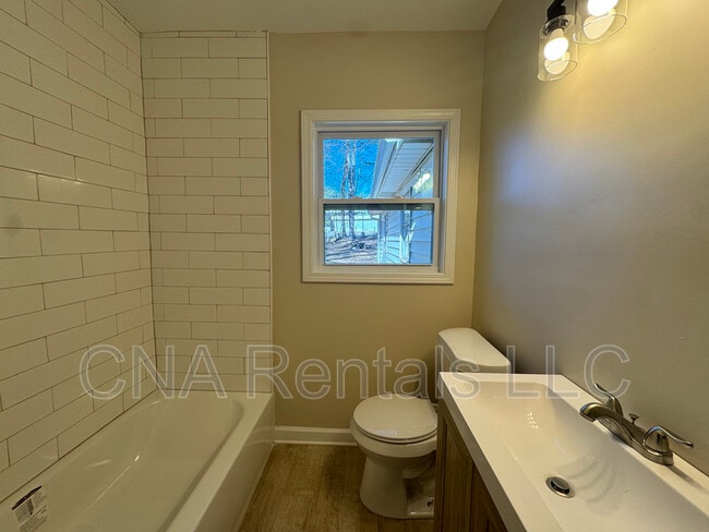 Building Photo - 1826 Clearwater Dr SE