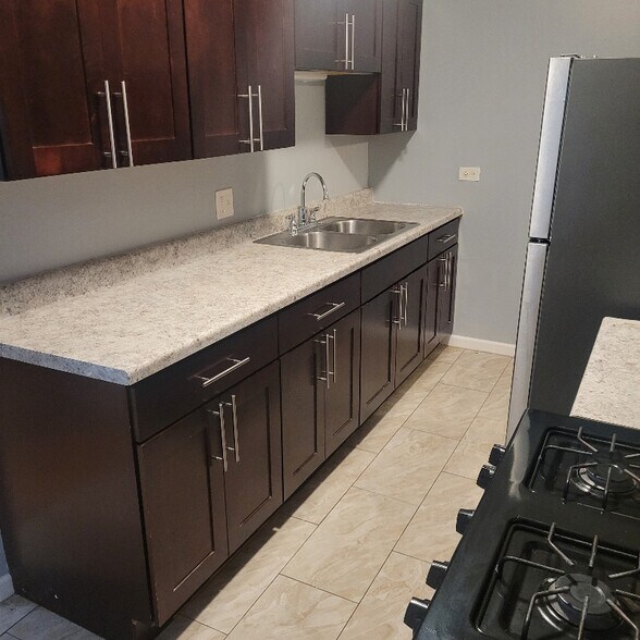 Building Photo - 4915 S Drexel Blvd