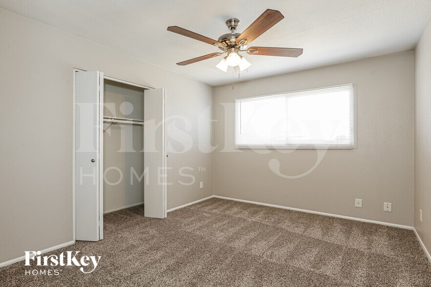 Building Photo - 4606 W Rose Ln