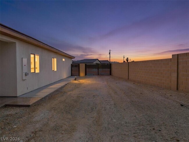 Building Photo - 1740 Jerome Ln
