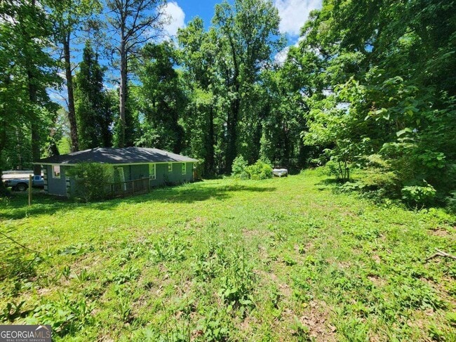 Building Photo - 3220 Memorial Dr