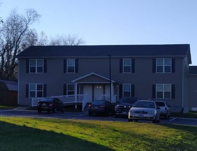 Building Photo - 174 Walnut St