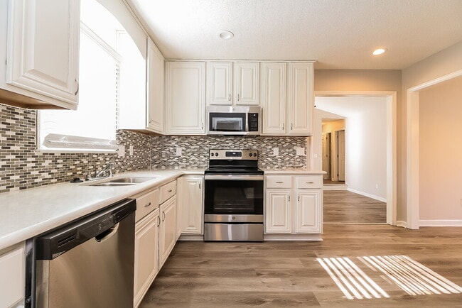 Building Photo - 303 Southampton Dr