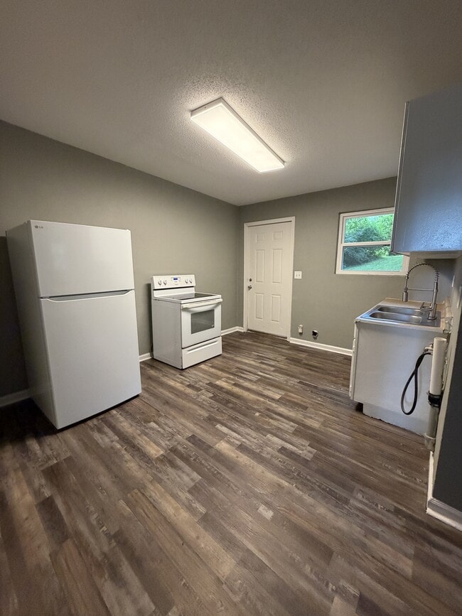 Building Photo - 4607 Highland Ave
