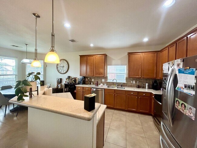 Building Photo - 5 BED/3 BATH GORGEOUS HOUSE FOR LEASE! AVA...