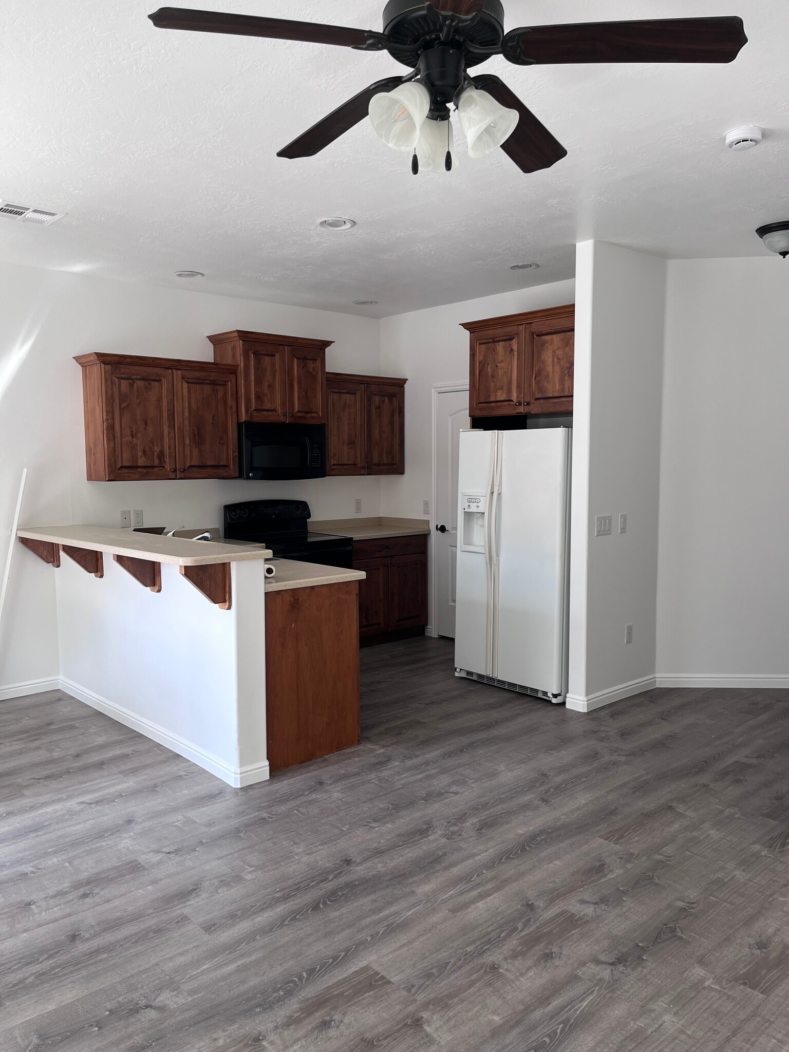 Kitchen - 1177 Northfield Rd