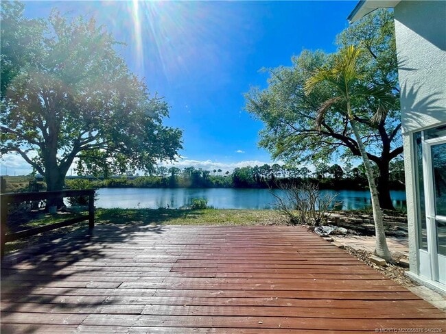 Building Photo - 4690 SW Babylon St