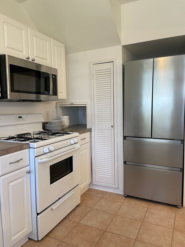 Building Photo - Wagener Terrace Townhome Unit!