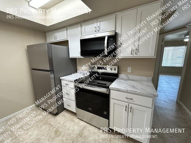 Building Photo - 551 S Lesueur-Unit 1