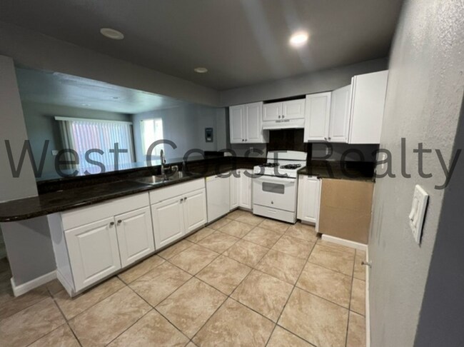Building Photo - ***COMING SOON*** Spacious 4 bedroom 2.5 B...