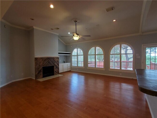 Building Photo - 10400 W Cave Loop