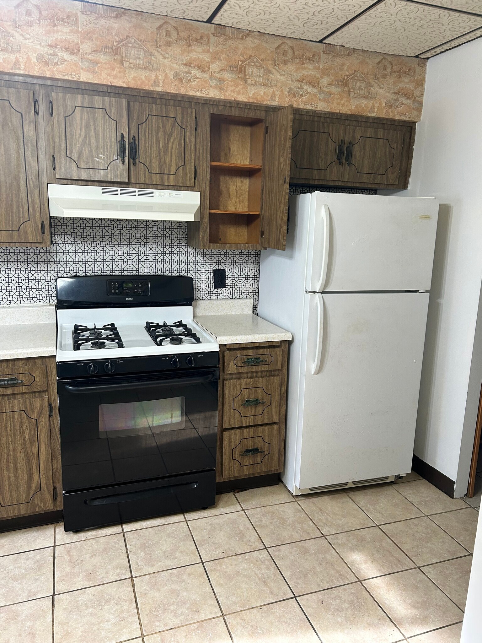 Kitchen - 9 Oakland Sq