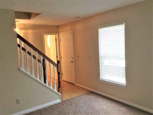 Building Photo - 8428 Stratford Ct