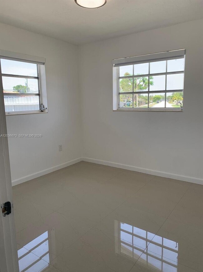 Building Photo - 2025 SW 84th Ct