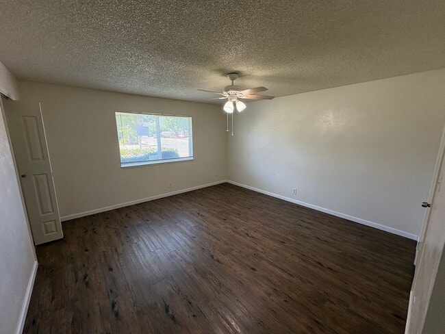 Building Photo - Cozy Home on Spacious Lot with Pool Available Now!