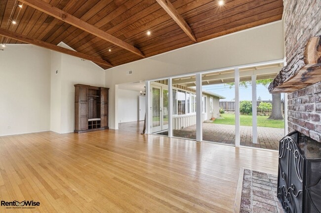 Building Photo - 536 W Hillsdale Blvd