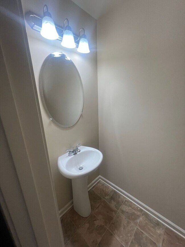 Building Photo - Beautiful 3-Bedroom, 2.5-Bath Home in Established Community!