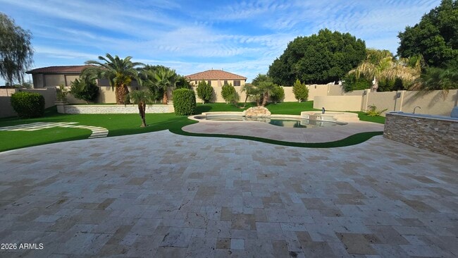 Building Photo - 9658 W Pinnacle Vista Dr