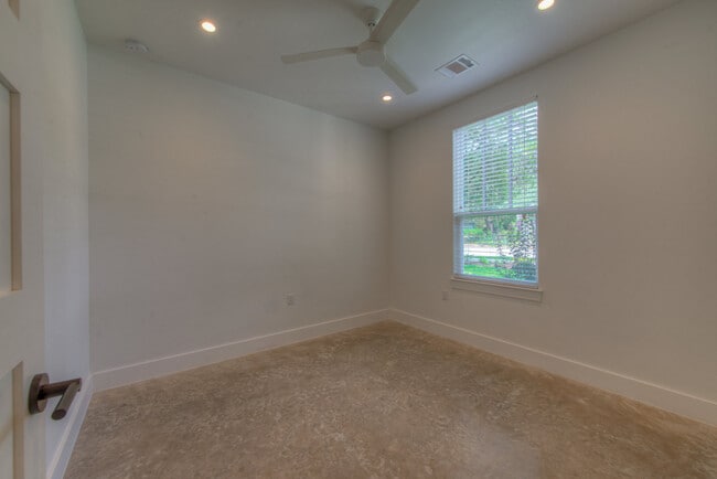 Building Photo - UT PRE LEASE: Newly Constructed: Luxury 4 ...