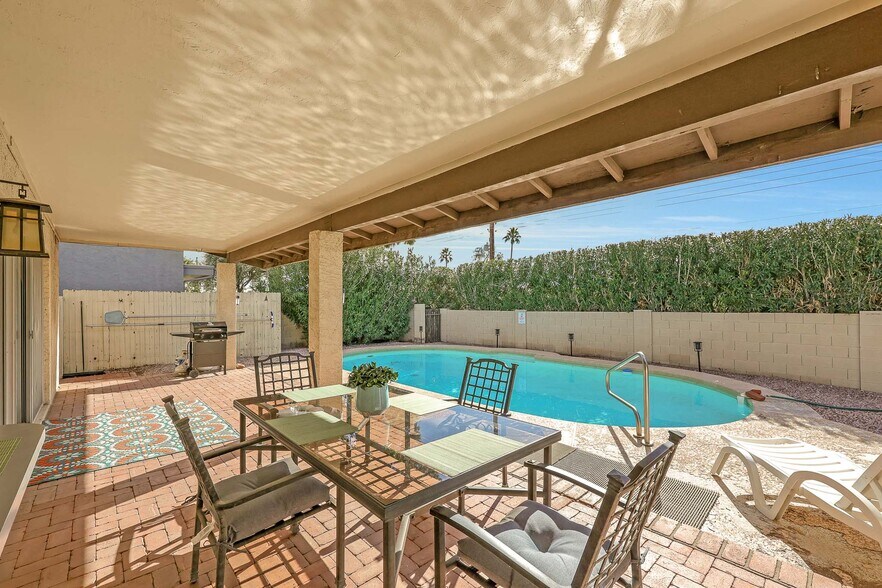 Building Photo - 7949 E Luke Ln