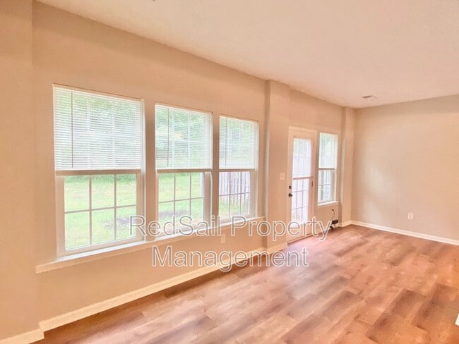 Building Photo - 107 Riva Ct